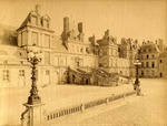 Palais de Fontainebleau, Façade de la cour des Adieux