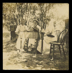 Lue Gim Gong and Two Unidentified Women Eating
