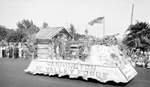 Parade float: Washington at Valley Forge with cannon, many spectators by Francis G. Wagner and Nelson Poynter Memorial Library